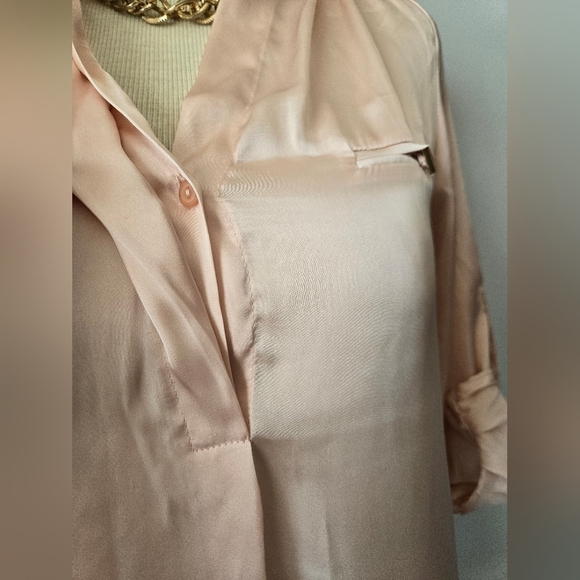 Dorothy Perkins Rose Gold Satin Blouse with Mandarin Collar. Size 6 - Picture 5 of 11